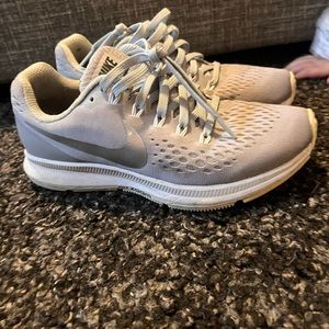 Women’s Nike zoom size 6